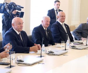 22.10.2019., Zagreb - Predsjednik Vlade Andrej Plenkovic primio je u Banskim dvorima predstavnike Hrvatskog  generalskog zbora na celu s umirovljenim generalom zbora, predsjednikom HGZ-a Pavlom Miljavcem. Photo: Patrik Macek/PIXSELL