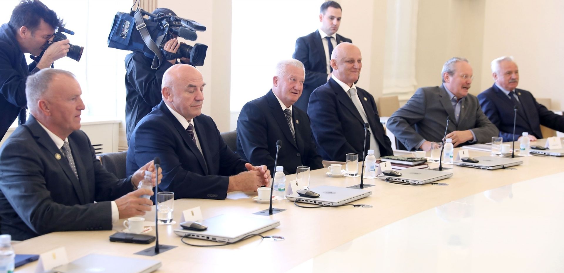 22.10.2019., Zagreb - Predsjednik Vlade Andrej Plenkovic primio je u Banskim dvorima predstavnike Hrvatskog  generalskog zbora na celu s umirovljenim generalom zbora, predsjednikom HGZ-a Pavlom Miljavcem. Photo: Patrik Macek/PIXSELL