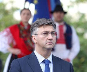 23.09.2019., Zagreb - Gradonacelnik Milan Bandic i premijer Andrej Plenkovic imali su vremena porazgovarati na svecanosti pocetka radova na spomeniku Domovini.
Photo: Patrik Macek/PIXSELL