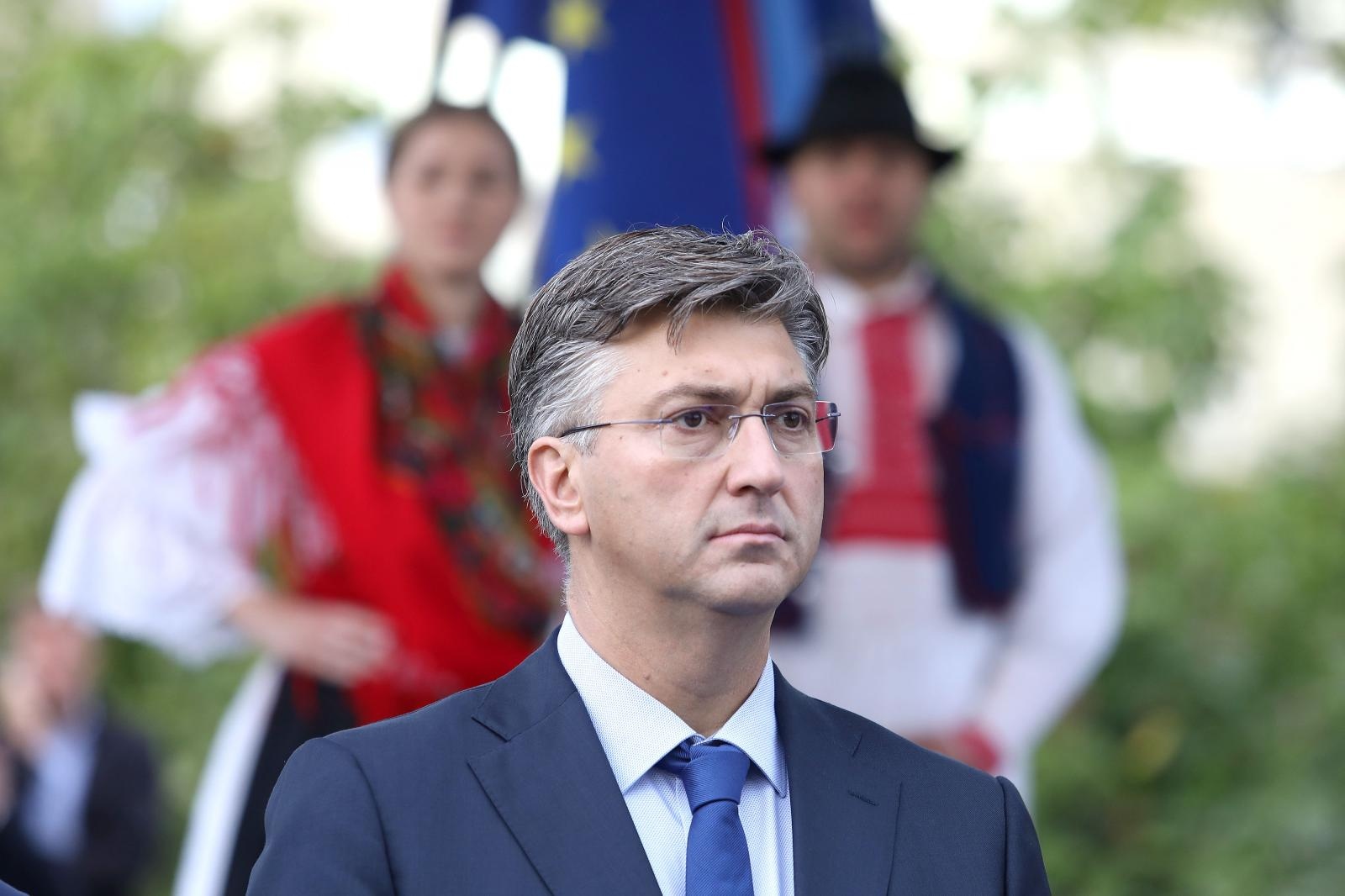 23.09.2019., Zagreb - Gradonacelnik Milan Bandic i premijer Andrej Plenkovic imali su vremena porazgovarati na svecanosti pocetka radova na spomeniku Domovini.
Photo: Patrik Macek/PIXSELL