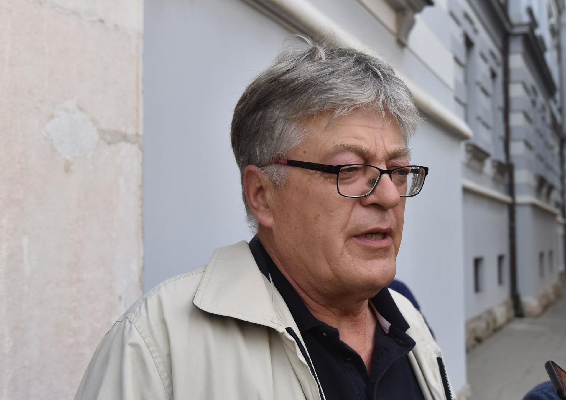 23.10.2019., Pula - Bivsa rijecka procelnica za sport i tehnicku kulturu Vera Begic na pulskom Zupanijskom sudu nepravomocno je osudjena na cetiri godine zatvora i sedam godina zabrane voznje, jer je pod utjecajem alkohola u kolovozu prosle godine izazvala prometnu nesrecu u kojoj je poginuo 41-godisnji vozac iz Umaga. Vera Begic se nije pojavila na citanju presude. Otac poginulog.
Photo: Dusko Marusic/PIXSELL