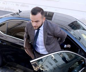 26.09.2019., Zagreb -  U Banskim dvorima odrzana je 180. sjednica Vlade RH na kojoj je, uz ostalo, raspravljano o Prijedlogu strategije integriranog upravljanja granicom. Ministri dolaze u Banske dvore. 
Photo: Patrik Macek/PIXSELL