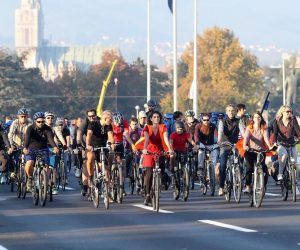 27.10.2019., Zagreb - Sindikat biciklista organizirao je prosvjedni skup i prosvjednu biciklisticku voznju centrom Zagreba kako bi upozorili gradske vlasti na nedostatak biciklistickih staza.
Photo: Luka Stanzl/PIXSELL