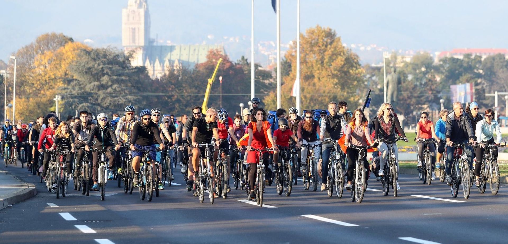 27.10.2019., Zagreb - Sindikat biciklista organizirao je prosvjedni skup i prosvjednu biciklisticku voznju centrom Zagreba kako bi upozorili gradske vlasti na nedostatak biciklistickih staza.
Photo: Luka Stanzl/PIXSELL