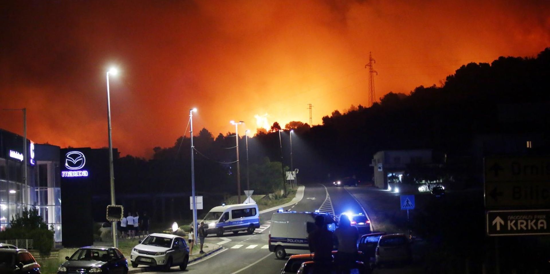 28.07.2019.,Sibenik - Borba sa vatrenom stihijomu Bilicama i okolnim zaseocima trajala je cijelu noc.Vatrogasci,hrvatska vojska,policija i gradjani dali su sve od sebe kako bi vatrenu stihiju stavili pod kontrolu.
Photo: Dusko Jaramaz/PIXSELL