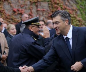 30.10.2019., Zagreb - Izaslanstvo Hrvatske demokratske zajednice polozilo je vijence i zapalili svijece na groblju Mirogoju. Predsjednik Vlade Andrej Plenkovic. Photo: Emica Elvedji/PIXSELL