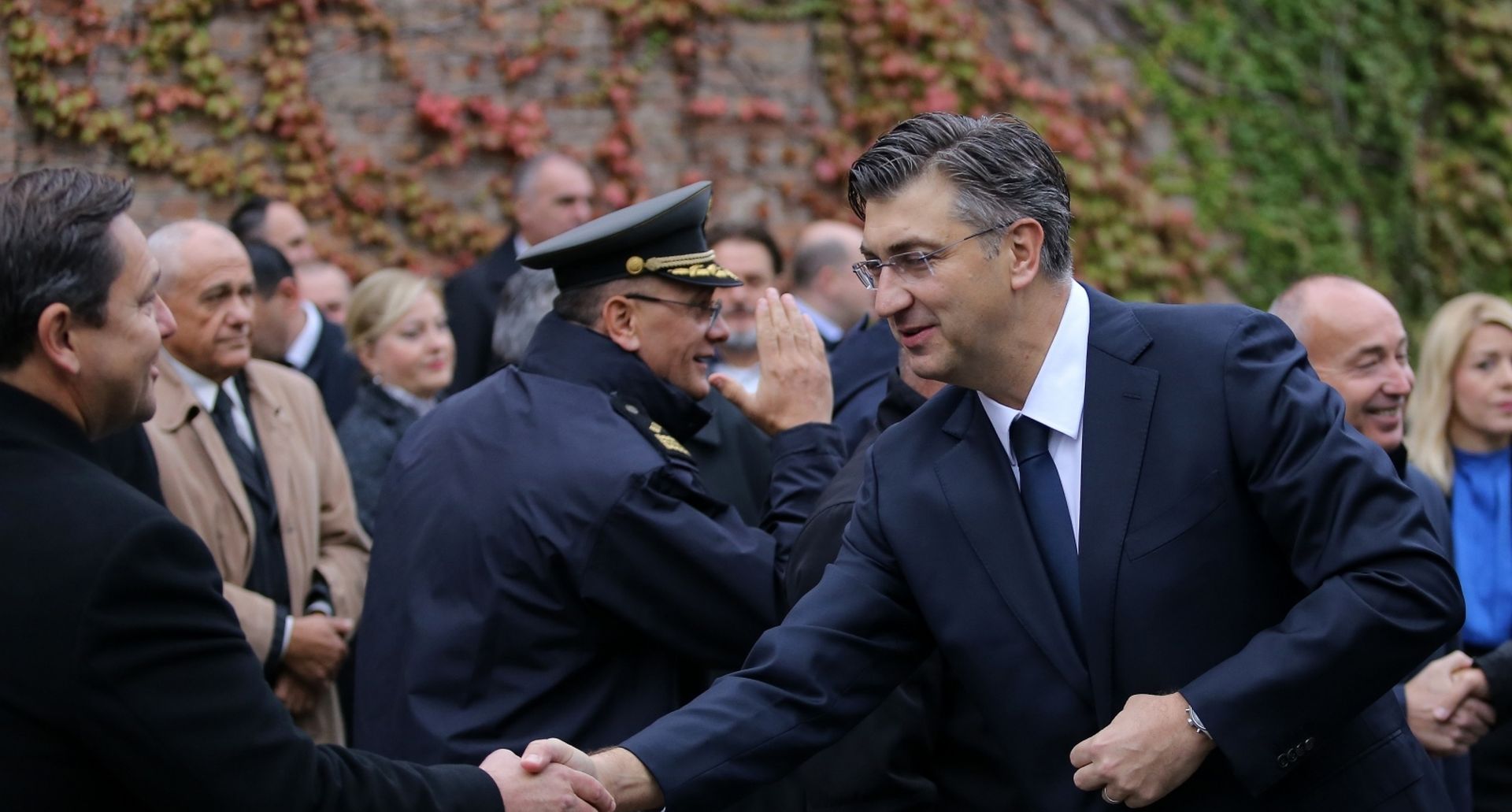 30.10.2019., Zagreb - Izaslanstvo Hrvatske demokratske zajednice polozilo je vijence i zapalili svijece na groblju Mirogoju. Predsjednik Vlade Andrej Plenkovic. Photo: Emica Elvedji/PIXSELL