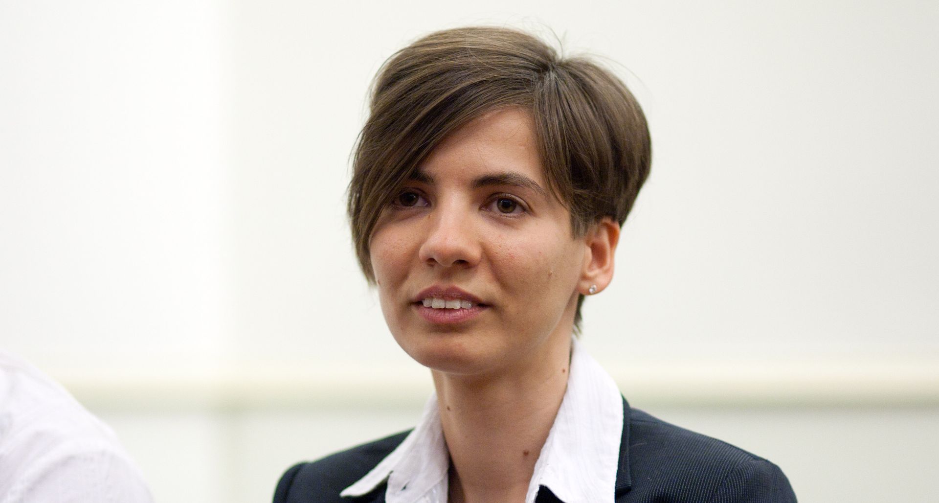 Zagreb, 04.05.2012 - Nastavak suðenja bivem premijeru Ivi Sanaderu optuenom za ratno profiterstvo u sluèaju Hypo te uzimanje mita u sluèaju Ina-MOL, na upanijskom sudu u Zagrebu. Na slici svjedokinja, djelatnica MOL-a zaduena za razvoj plinskog poslovanja MOL-a Katalin Tamas (L) tijekom suðenja.
foto FaH/ Damir SENÈAR /ds