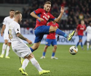 epa07946557 Nikola Vlasic (C) of CSKA Moscow in action against Gergo Lovrencsics (L) of Ferencvaros during UEFA Europa League group H soccer match between CSKA Moscow and Ferencvaros in Moscow, Russia, 24 October 2019.  EPA/YURI KOCHETKOV