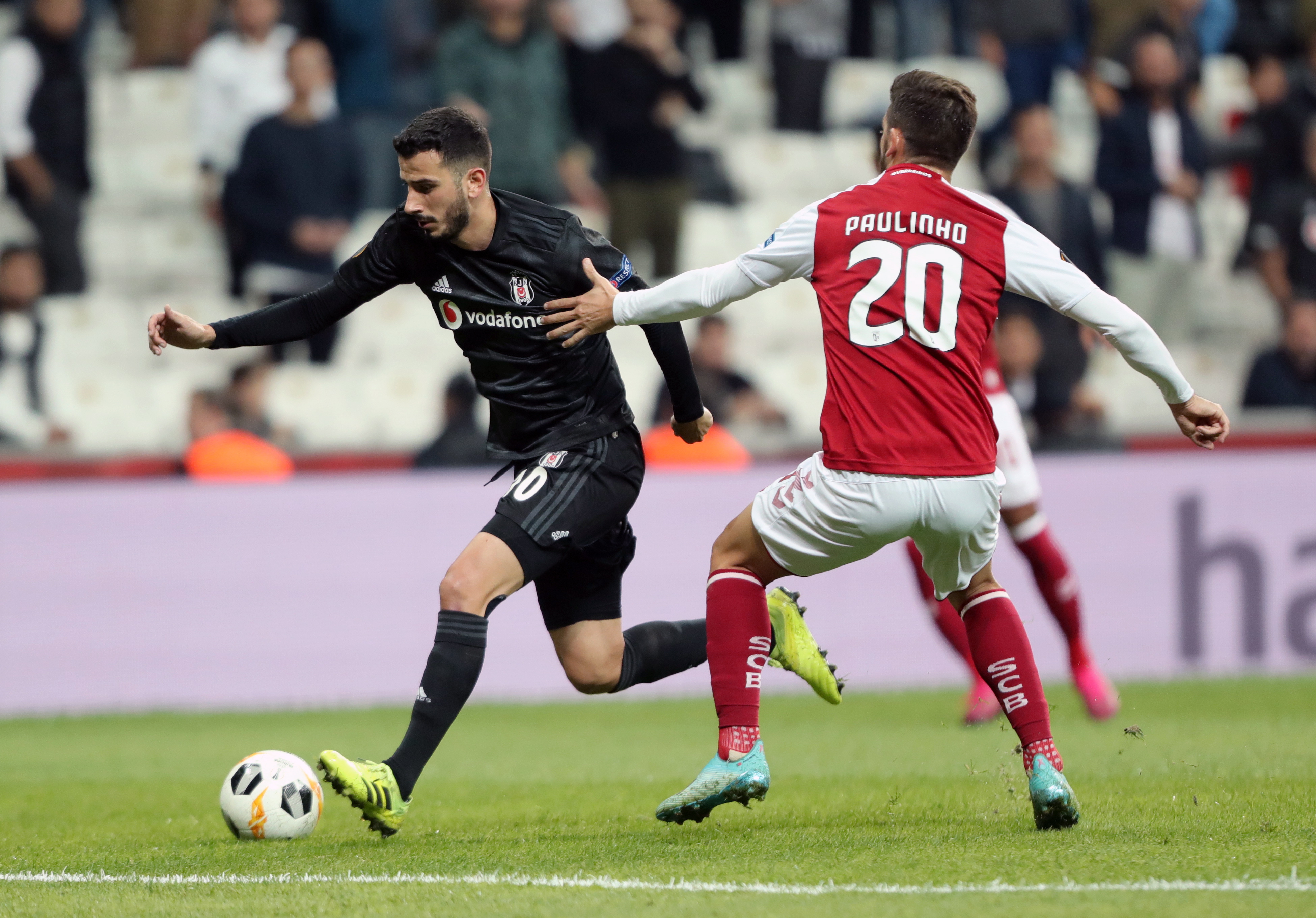 epa07946402 SC Braga's Joao Palhinha (R) in action against Besiktas' Oguzhan Ozyakup (L) during the UEFA Europa League group K match between Besiktas and SC Braga in Istanbul, Turkey, 24 October 2019.  EPA/ERDEM SAHIN