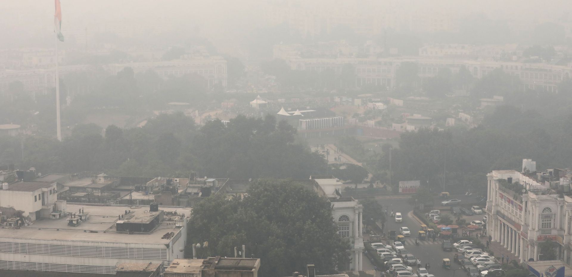 epa07962083 An aerial view shows the city engulfed in heavy smog in New Delhi, India, 31 October 2019. People in the Indian capital city are struggling with heavily polluted air. According to media reports, the air quality hit 'severe levels' in the past several days.  EPA/RAJAT GUPTA