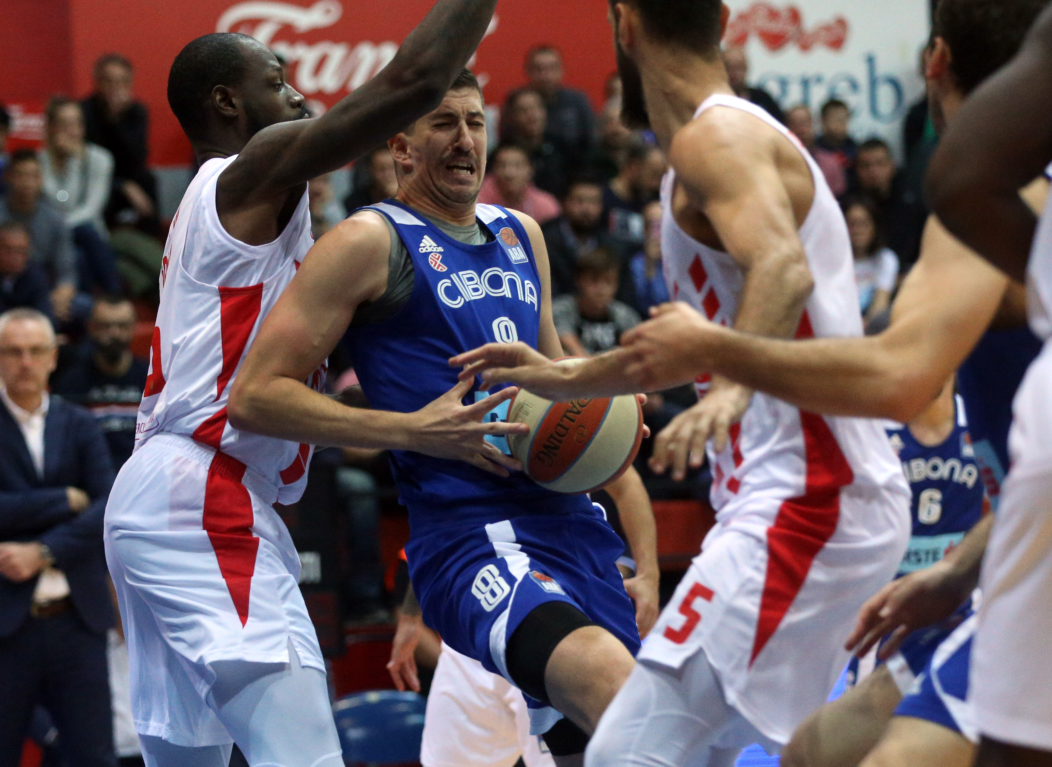 Zagreb, 3.11.2019 - Utakmica 5. kola regionalne košarkaške ABA lige Cibona - Crvena zvezda. Na slici Filip Bundović s loptom.
Foto HINA/ Dario GRZELJ/ dag
