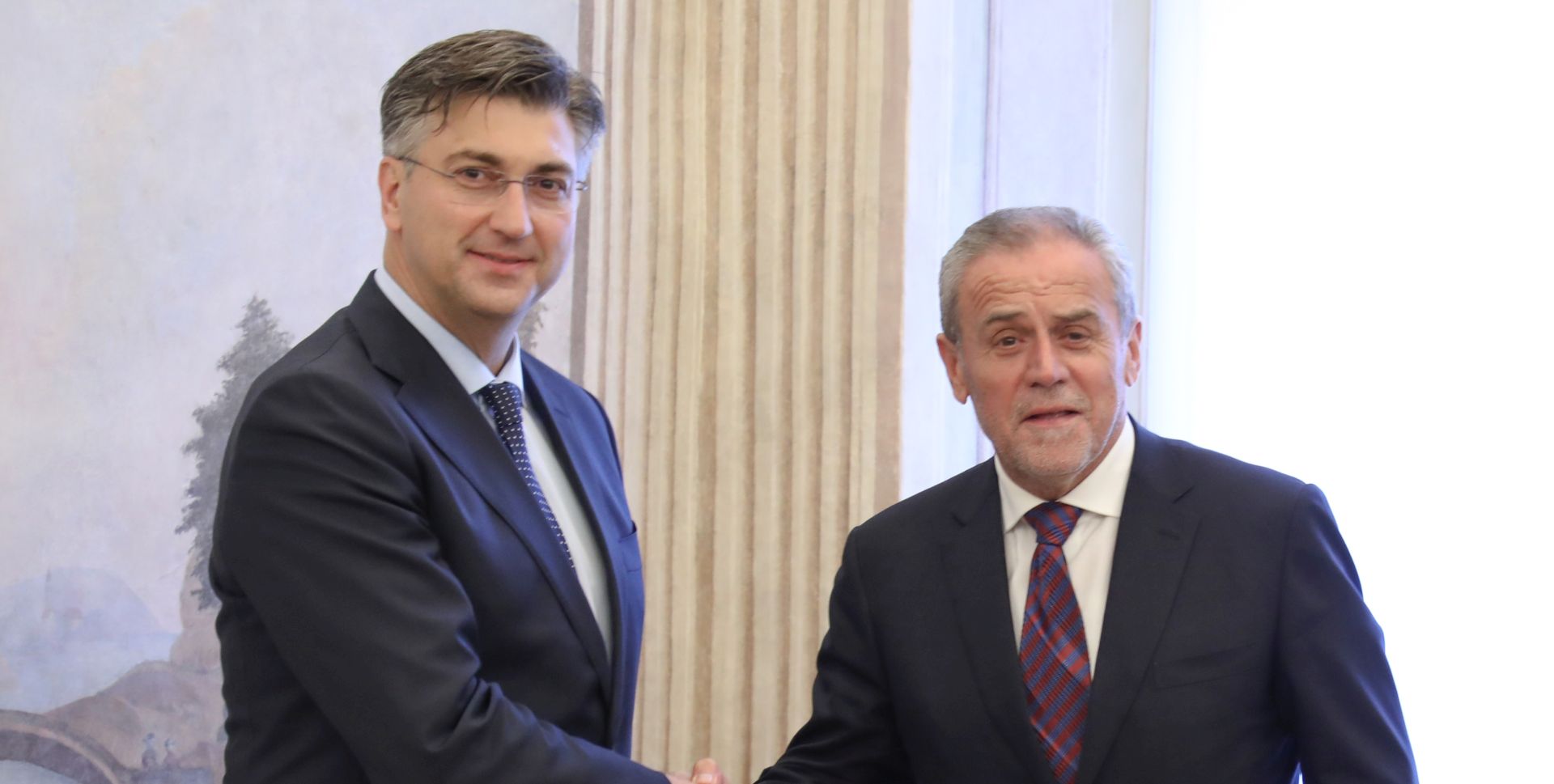Zagreb, 04.11.2019 - Premijer Andrej Plenković sastao se sa gradonačelnikom Grada Zagreba Milanom Bandićem i njegovim suradnicima u Banskim dvorima. Na fotografiji Milan Bandić, Andrej Plenković.
foto HINA/ Admir BULJUBAŠIĆ/ abu