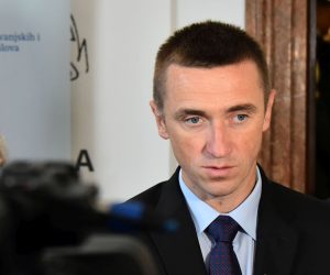 Vukovar, 06.11.2019 - Sveèanost predstavljanja hrvatskog predsjedanja Strategijom Europske unije za dunavsku regiju u vukovarskom Dvorcu Eltz. Na slici Ivan Penava.
foto HINA/ ik