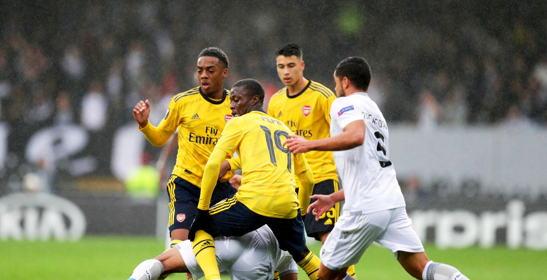 epa07976699 Nicolas Pepe (2-L) of Arsenal in action during the UEFA Europa League group F soccer match between Vitoria Guimaraes and Arsenal FC in Guimaraes, Portugal, 06 November 2019.  EPA/ESTELA SILVA