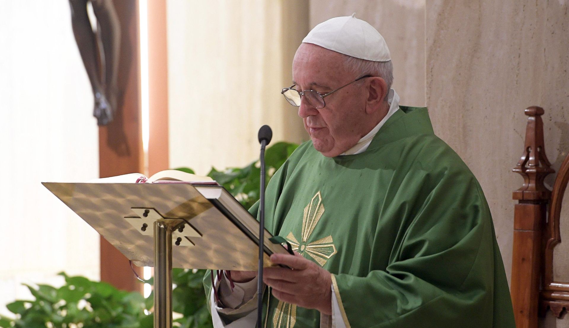 epa07981019 A handout picture provided by the Vatican Media shows Pope Francis (C) celebrating Mass at Santa Marta House, Vatican City, 08 November 2019.  EPA/VATICAN MEDIA HANDOUT  HANDOUT EDITORIAL USE ONLY/NO SALES