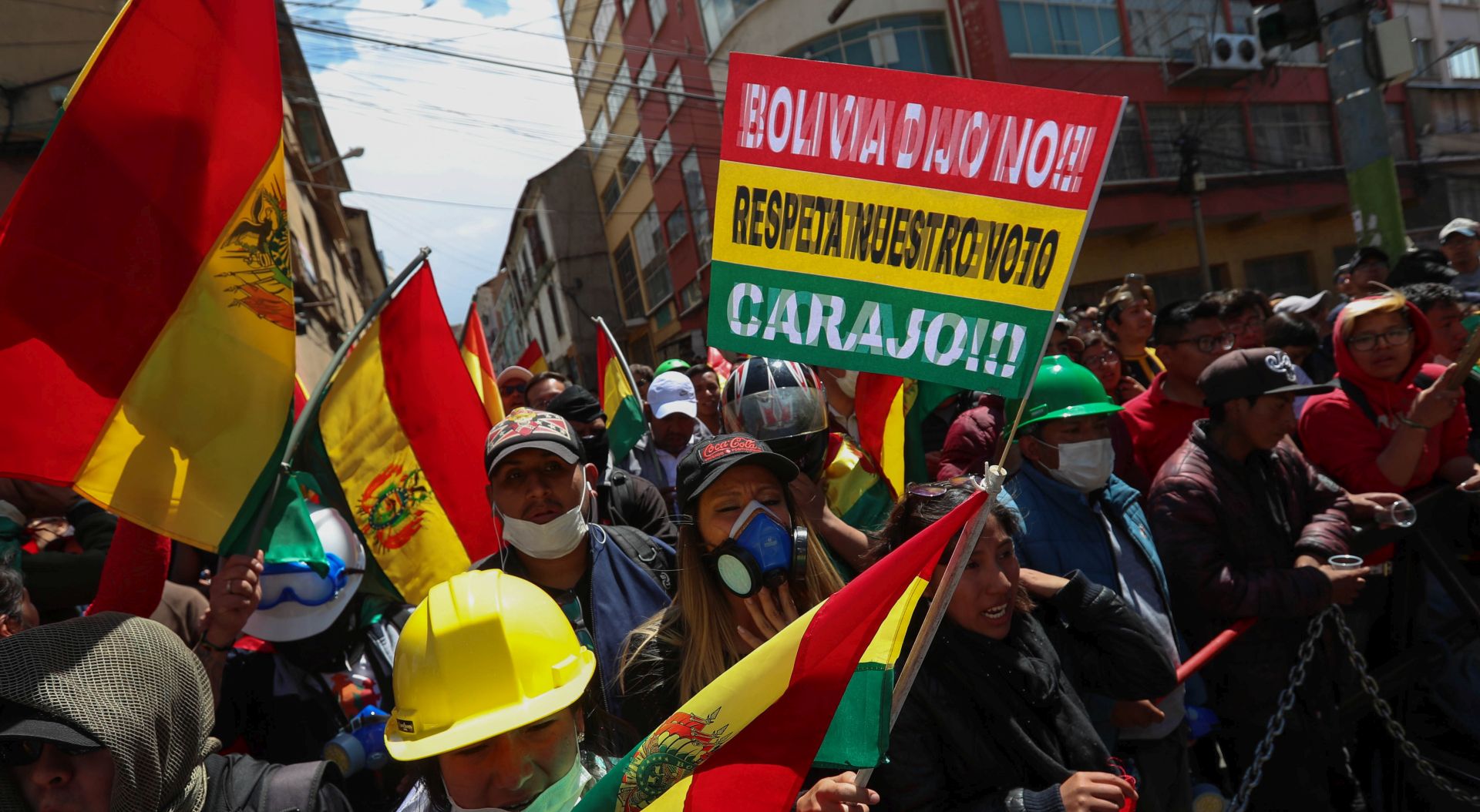 epa07984179 Bolivian citizens protect an entrance to Plaza Murillo, where policemen have withdrawn to, in La Paz, Bolivia, 09 November 2019. Several Bolivian Police units have mutinied in various parts of the country in disagreement with the actions of President Evo Morales over the crisis that Bolivia is going through since the last elections, as he defends his victory at the polls against the allegations of fraud from opposition and civic committees who do not recognize the president's victory for a fourth consecutive period, and demand his resignation and that new elections be called.  EPA/Martin Alipaz