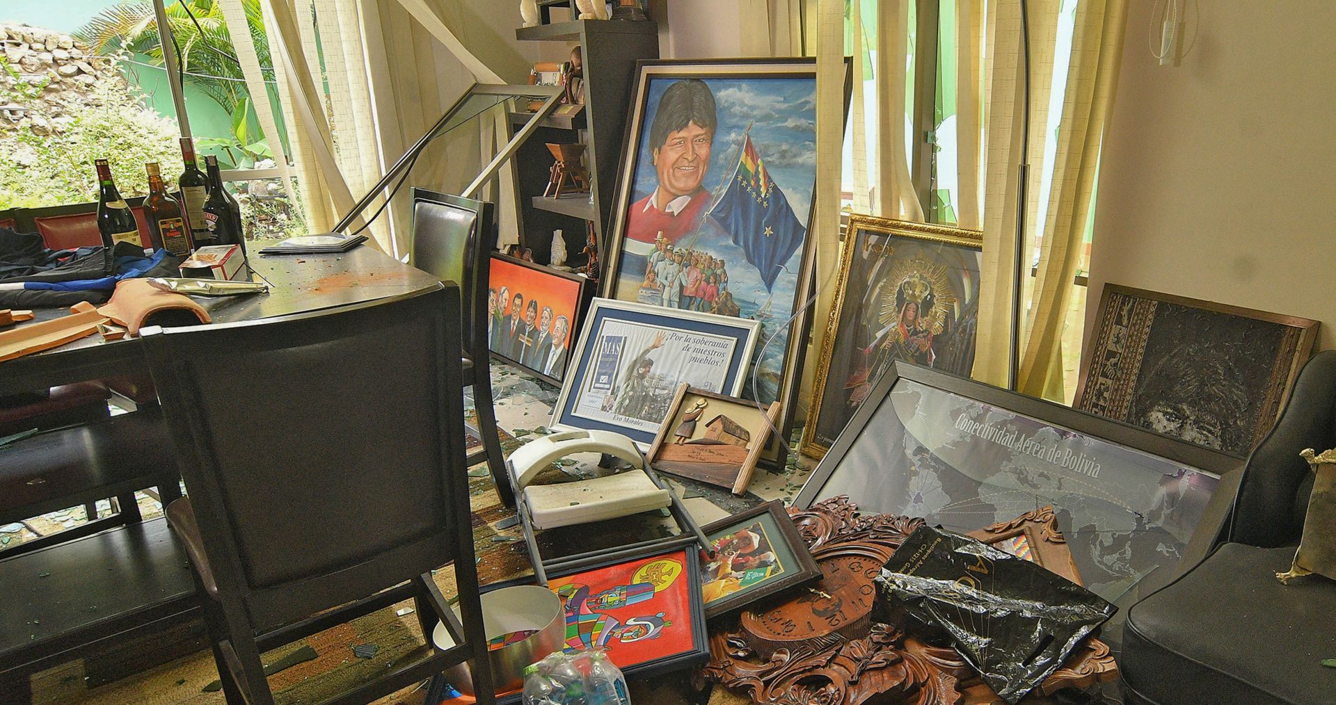 epa07989054 The house of Evo Morales in the city of Cochabamba, Bolivia 11 November 2019, where it was ransacked by protesters. Shortly after Evo Morales resigned from the presidency of Bolivia through a television speech, a group of protesters caused damage to his home located in the Villa Victoria neighborhood, in the city of Cochabamba, Bolivia.  EPA/JORGE ABREGO