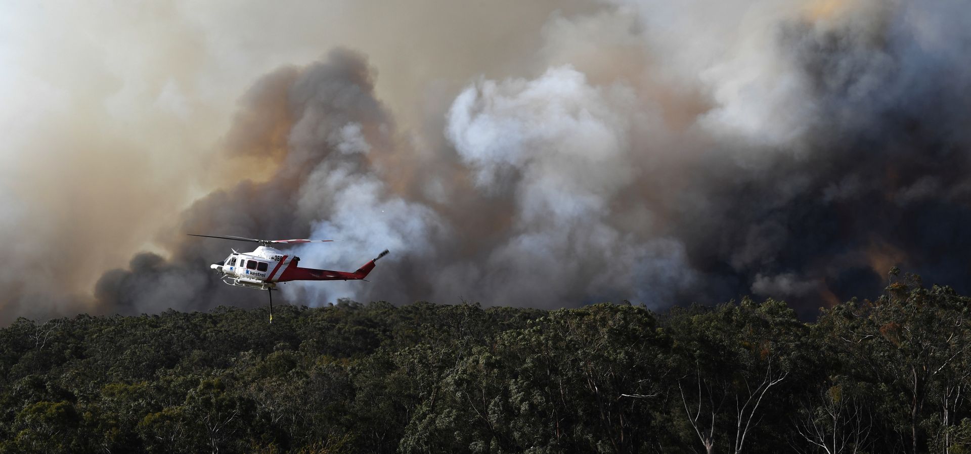 epa07998494 A water bombing helicopter in action at the Gospers Mountain fire near Colo Heights, New South Wales (NSW), Australia, 15 November 2019. According to media reports, the NSW Rural Fire Service (RSF) issued an emergency warning for the Gospers Mountain blaze as warm high temperatures and strong winds are fanning bushfires throughout the state.  EPA/DEAN LEWINS AUSTRALIA AND NEW ZEALAND OUT