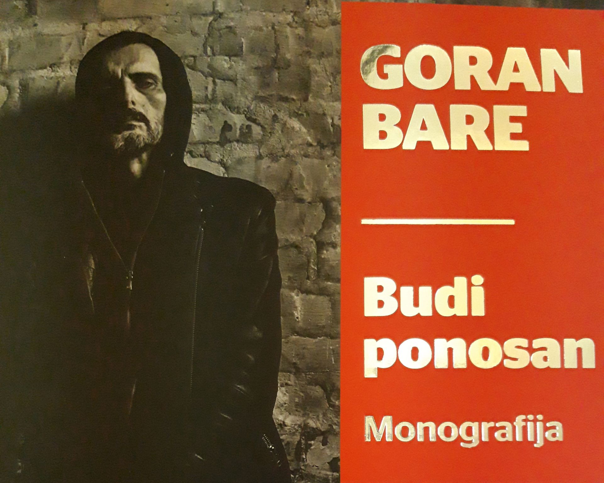 Zagreb, 15.11.2019. - Monografija "Goran Bare - Budi ponosan" novinara i glazbenog kritičara Aleksandra Dragaša, objavljena pod egidom Croatia Recordsa, autorova je posveta tom legendarnom vinkovačkom glazbeniku i njegovu djelu u godini u kojoj je obilježio 30 godina diskografske karijere i 35 godina od osnutka Majki. foto HINA/ Gea VLAHOVIĆ/ gv
