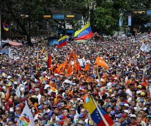 epa08002180 Opponents of the government of Nicolas Maduro march in Caracas, Venezuela, 16 November 2019. The opposition call was announced a month ago and during the last few weeks the political forces opposed to Chavism have been encouraging the population to participate in this demonstration. Guaido, recognized as president in charge of Venezuela by almost 60 countries, leads the movement and in recent hours has intensified his calls to the street after a student protest that was repressed with tear gas in Caracas.  EPA/Rayner Pena