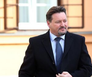 02.11.2017., Zagreb - U Banskim dvorima odrzana je redovna sjednica Vlade RH. Ministri dolaze na sjednicu. Lovro Kuscevic. 
 Photo: Jurica Galoic/PIXSELL