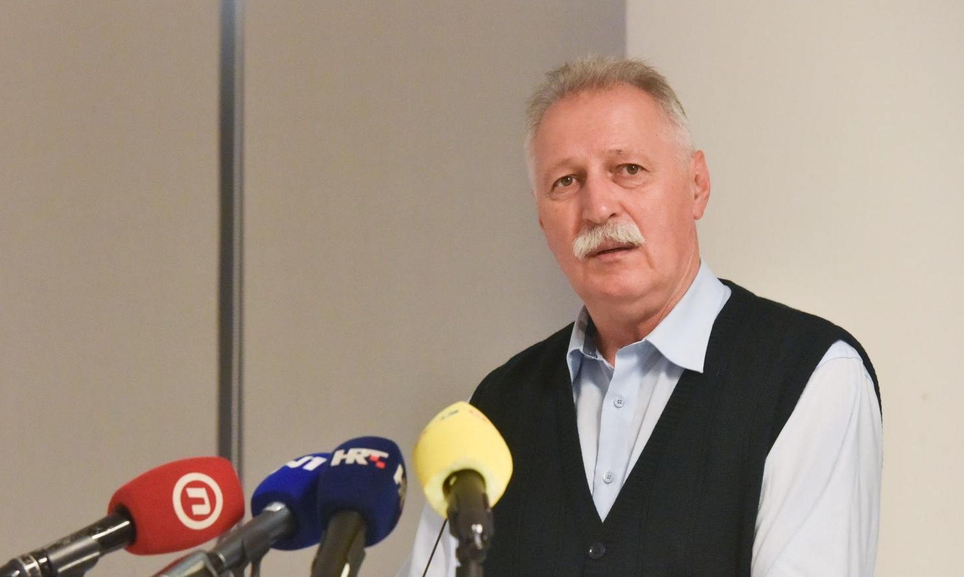 04.11.2019., Zagreb - U Matici Hrvatskih sindikata odrzana je konferencija za medije povodom strajka u srednjim i osnovnim skolama.  predsjednik Nezavisnog sindikata zaposlenih u srednjim skolama Hrvatske Branimir Mihalinec  Photo: Davorin Visnjic/PIXSELL