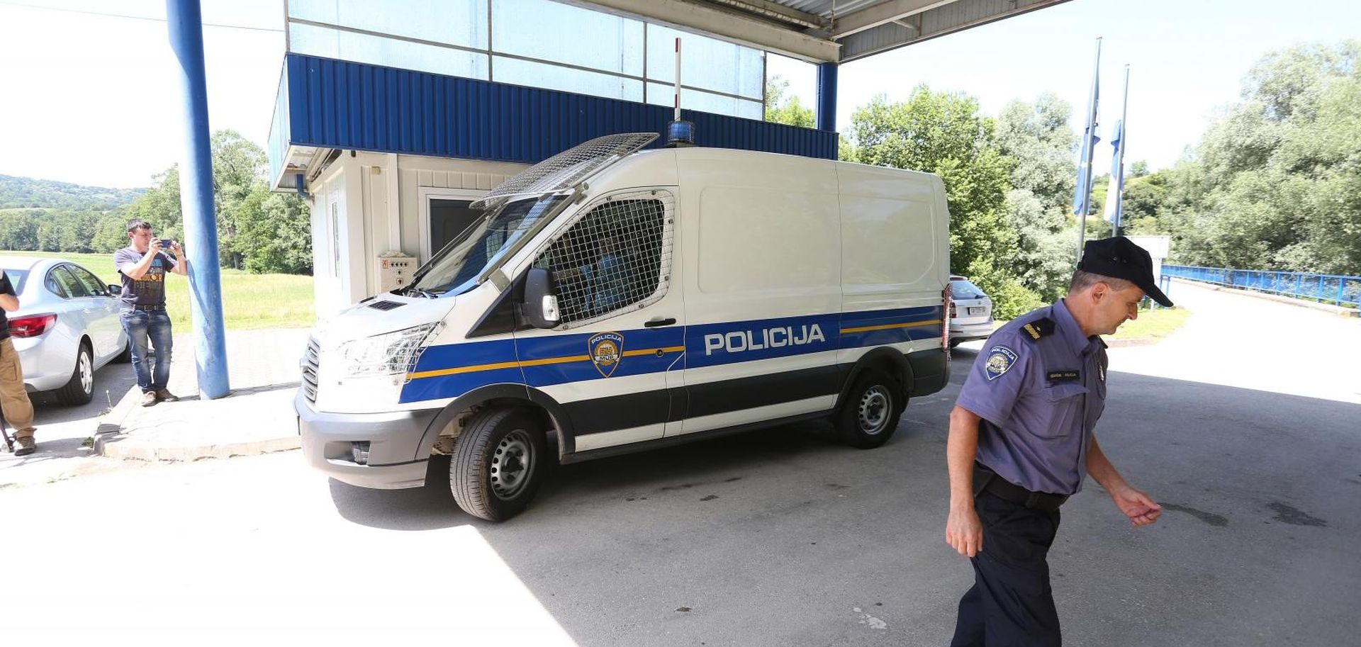 06.06.2018., Netretic - Na malogranicnom prijelazu u Priliscu migrant je prilikom ilegalnog prelaska granice napao policajca koji je morao upotrijebiti vatreno oruzje, pa je pucao u zemlju. Photo: Kristina Stedul Fabac/PIXSELL