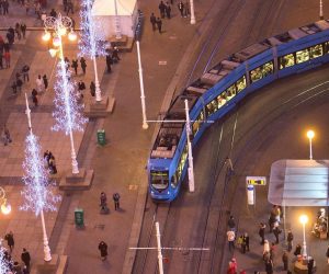 06.12.2015., Zagreb - Panoramski pogled s vidikovca Zagreb Eye na osvijetljene i okicene ulice u centru grada. Adventskom ugodjaju doprinijela je i gusta magla. 
Photo: Davor Puklavec/PIXSELL