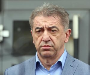 Gospić: Darko Milinović glasovao na prijevremenim lokalnim izborima
 10.03.2019., Gospic - Darko Milinovic kandidat Nezavisne liste glasao na birackom mjestu Posta u Gospicu. U Licko senjskoj zupaniji odrzavaju se izboru za Skupstinu Licko Senjske zupanije.
Photo: Kristina Stedul Fabac/PIXSELL
