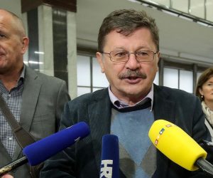 08.11.2019., Zagreb - Sastanak pregovarackih odbora Vlade i sindikata javnih sluzbi za pregovore o sklapanju dodatka Temeljnom kolektivnom ugovoru za sluzbenike i namjestenike u javnim sluzbama odrzao se u Ministarstvu rada i mirovinskog sustava. Dolazak sindikalnih celnika. Vilim Ribic. 
Photo: Goran Stanzl/PIXSELL