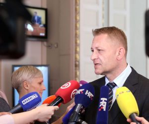 12.06.2019., Zagreb - Predsjednik Hrvatske seljacke stranke Kreso Beljak odrzao je u Saboru konferenciju za medije i komentirao poziv Ivanu Pernaru da se pridruzi klubu zastupnika. Photo: Patrik Macek/PIXSELL