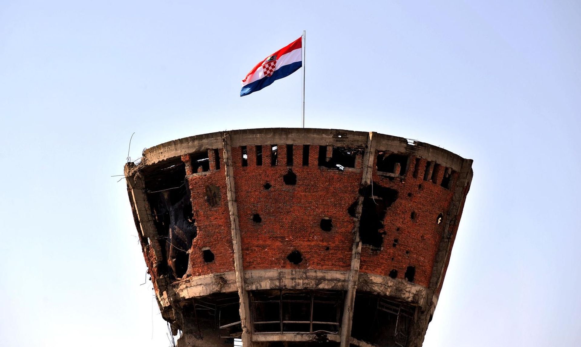 11.07.2012., Vukovar - Vukovarski Vodotoranj, visok 50 m i obujma 2200 prostornih metara vode, izgradjen je potkraj sezdesetih godina u tadasnjem gradskom perivoju i izletistu Najpar-basci, na ulazu u vukovarsko naselje Mitnicu. Sve do rata, na vrhu Vodotornja nalazio se restoran s vidikovcem na Vukovar, Dunav i okolno srijemsko vinogorje. Tijekom srpske agresije na Vukovar, Vodotoranj je bio jedna od najcescih meta neprijateljskog topnistva koje mu je nanjelo vise od sest stotina ostecenja, a danas predstavlja simbol pobjede i novog zivota. Toranj se nece obnavljati u izvornu funkciju nego ce postati Memorijalno podrucje koje ce podsjecati na patnje i boli koje je Vukovar prozivio. 
Photo: Marko Lukunic/PIXSELL