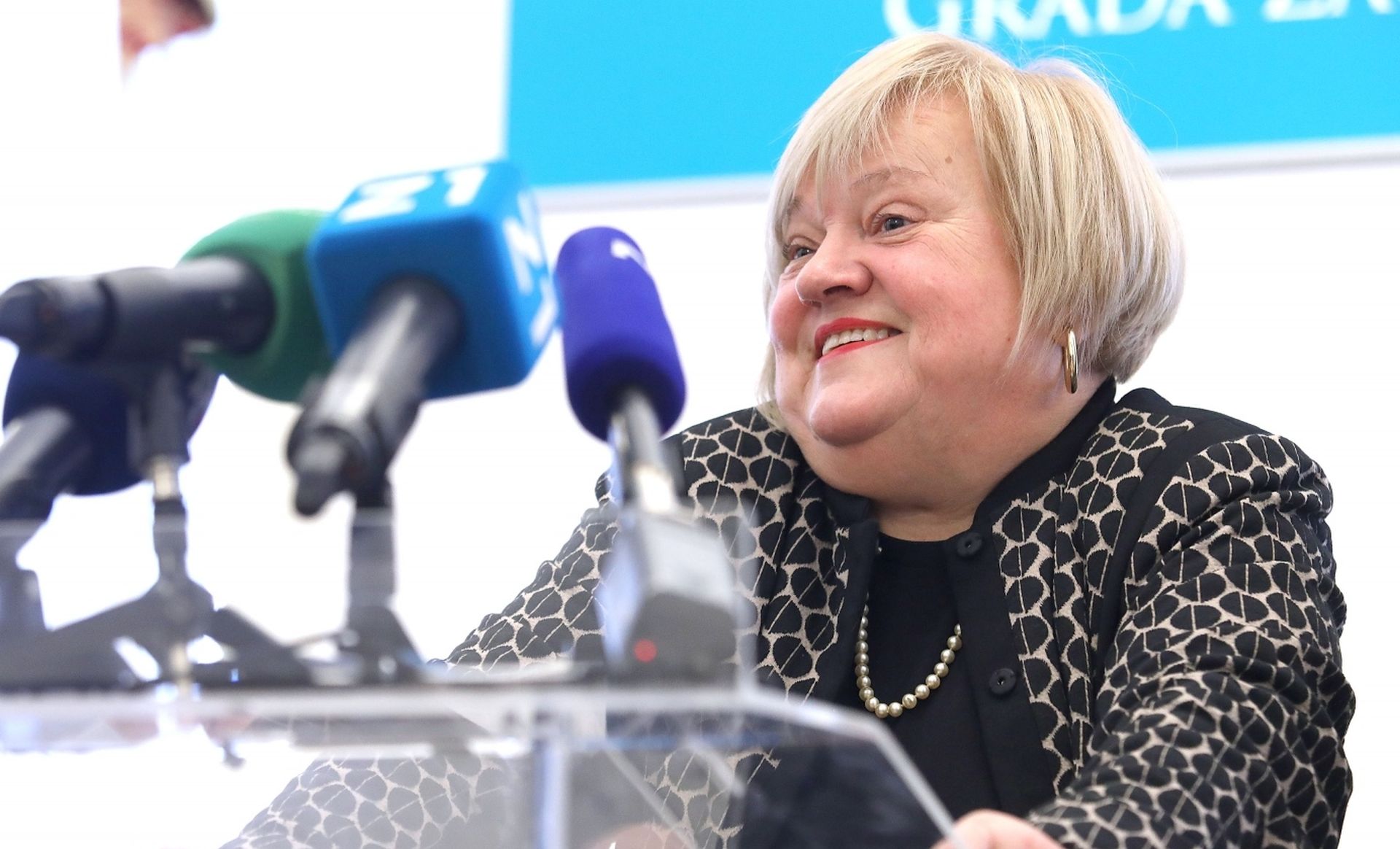 12.11.2019., Zagreb - Predsjednica Kluba gradskih zastupnika GLAS - a  Anka Mrak Taritas i gradski zastupnik Stanko Kordic odrzali su konferenciju za medije o poskupljenju odvoza otpada. 
Photo: Patrik Macek/PIXSELL