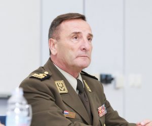 12.11.2019., Split - Panel Europa koja stiti svoje gradane. Uvazeni panelisti su potpredsjednik Vlade RH i ministar unutarnjih poslova Davor Bozinovic, ministar pravosuda Drazen Bosnjakovic, predsjednik Hrvatske vatrogasne zajednice Ante Sanader i nacelnik Glavnog stozera Oruzanih snaga Republike Hrvatske general Mirko Sundov.
Mirko Sundov
Photo: Milan Sabic/PIXSELL