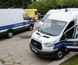 14.05.2019., Cakovec- Policija privodi migrante nakon pruzanja lijecnicke pomoci u Zupanijskoj bolnici Cakovec.
Photo: Vjeran Zganec Rogulja/PIXSELL