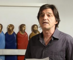 15.07.2017., Jezera - U Kulturno-pastoralnom centru Baganelovica u Jezerima otvorena izlozba radova Vaska Lipovca. Na izlozbi su predstavljeni pomno izabrani radovi slikarstva i kiparstva Vaska Lipovca, jednog od najistaknutijih imena hrvatske umjetnicke scene 20. i ranog 21. stoljeca.  
Photo: Dusko Jaramaz/PIXSELL