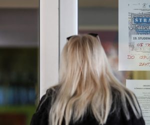 19.11.2019., Zagreb - U osnovnim i srednjim skolama poceo je svakodnevni strajk do ispunjena zahtjeva.Strajk u skolama do ispunjenja zahtjeva. Obavijest o frontalnom strajku na OS Trnsko. Photo: Igor Soban/PIXSELL