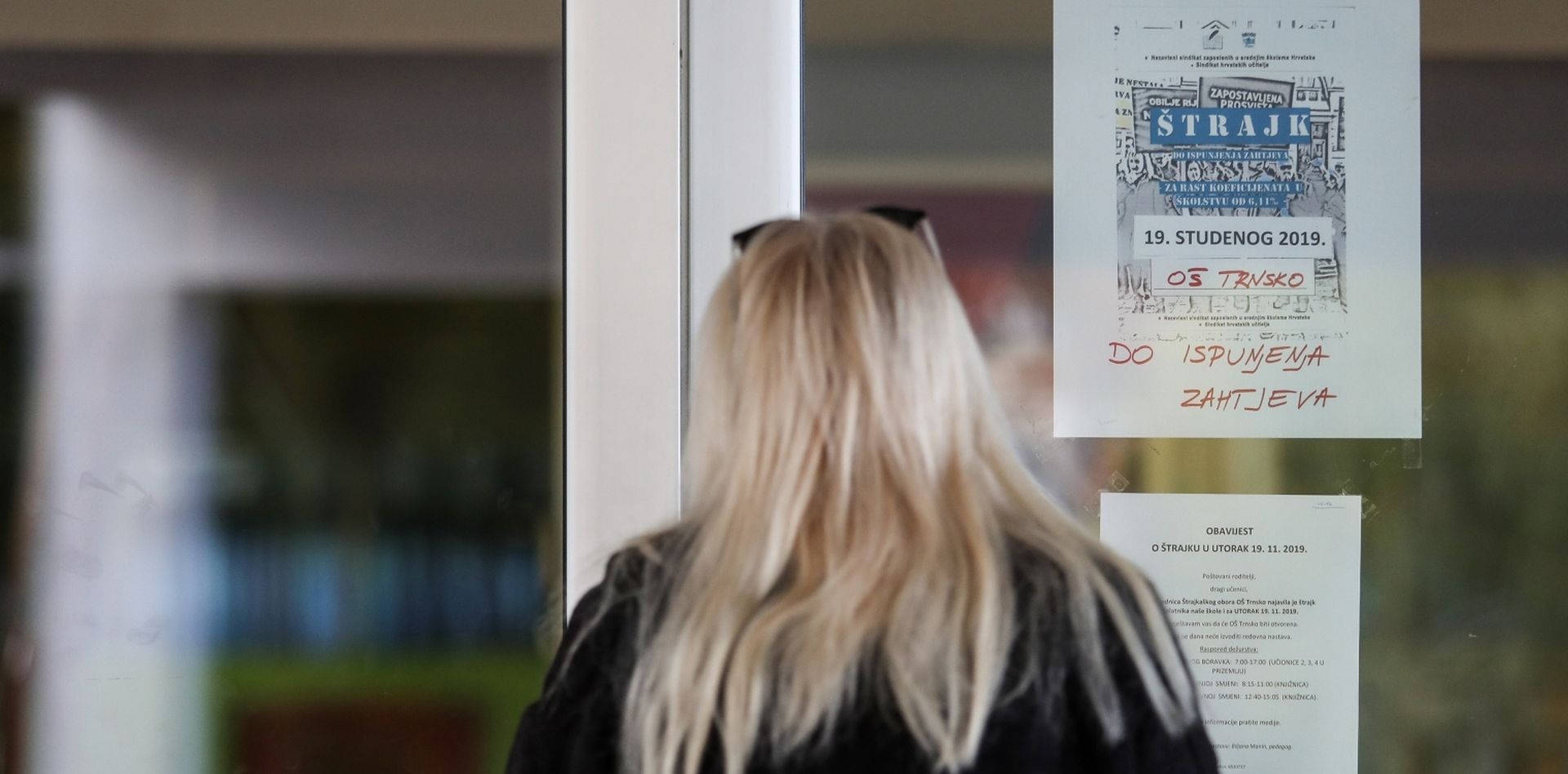 19.11.2019., Zagreb - U osnovnim i srednjim skolama poceo je svakodnevni strajk do ispunjena zahtjeva.Strajk u skolama do ispunjenja zahtjeva. Obavijest o frontalnom strajku na OS Trnsko. Photo: Igor Soban/PIXSELL