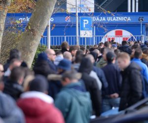 19.11.2019., Zagreb - Drugi dan prodaje karata za gostujucu utakmicu GNK-a Dinamo koji u petom kolu Lige prvaka igra u Milanu 26. studenog protiv Atalante. Photo: Marko Prpic/PIXSELL