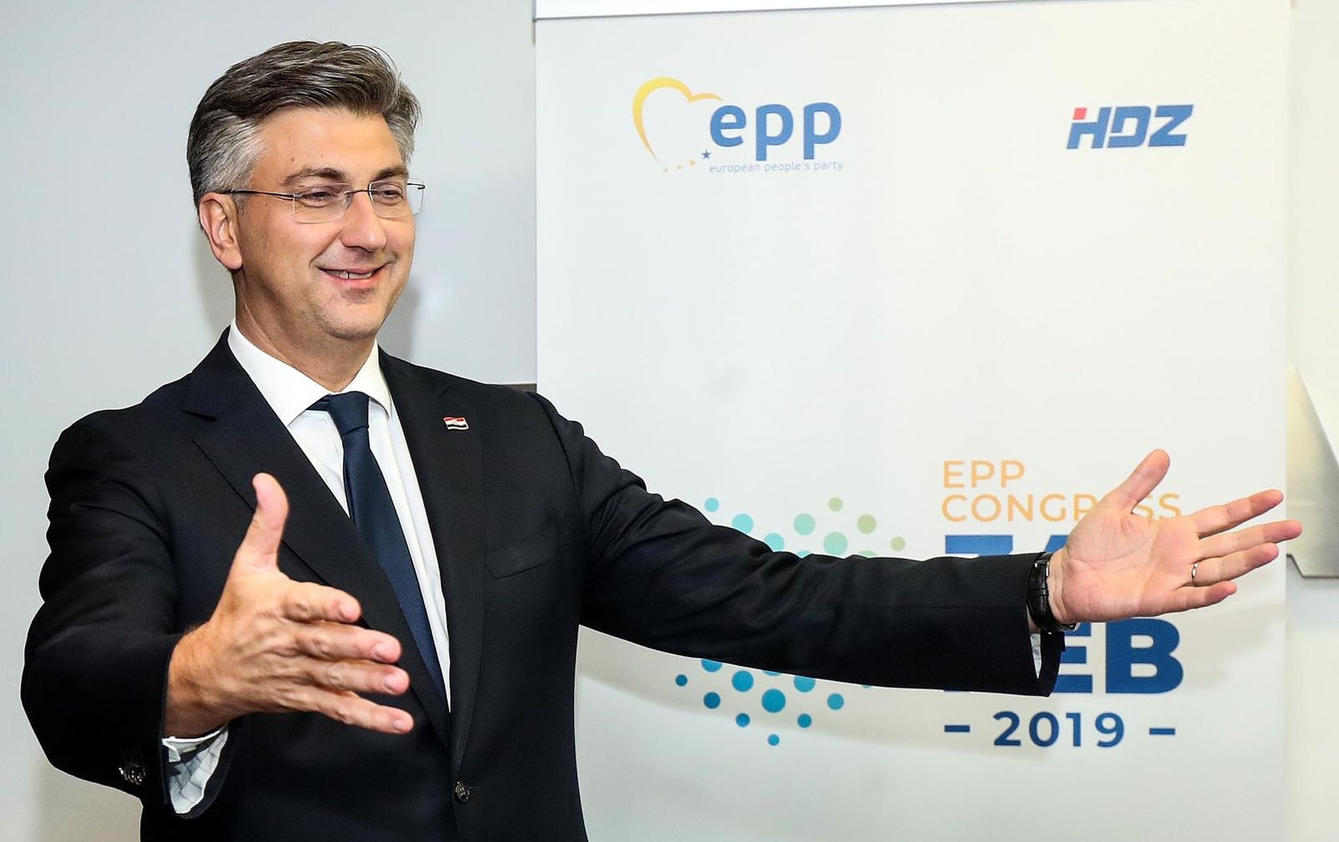 20.11.2019., Zagreb - Prvi dan dvodnevnog 24. izbornog kongresa Europske pucke stranke (EPP) u zagrebackoj Areni. Vise od 2000 sudionika iz 40 zemalja tijekom kongresa izabrat ce novo vodstvo Europske pucke stranke. Sastanak premijera Andreja Plenkovica s novoizabranom predsjednicom Europske komisije Ursulom von der Leyen. 
Photo: Goran Stanzl/PIXSELL