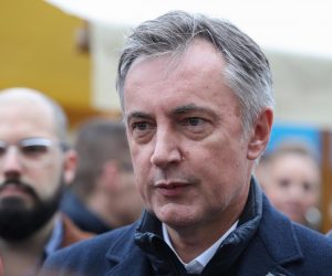 22.11.2019., Trg bana Jelacica, Zagreb - Prikupljanje potpisa za Miroslava Skoru, kandidata za Predsjednika Hrvatske.  
Photo: Luka Stanzl/PIXSELL