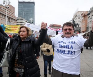 25.11.2019., Zagreb - Prosvjed prosvjetnih radnika pod nazivom Hrvatska mora bolje koji strajkaju vec gotovo mjesec dana zahtijevajuci povecanje placa uciteljima i nastavnicima. Glavni zahtjev strajkasa je povecanje koeficijenata slozenosti posla za 6,11 posto. Vilim Ribic. 
Photo: Goran Stanzl/PIXSELL