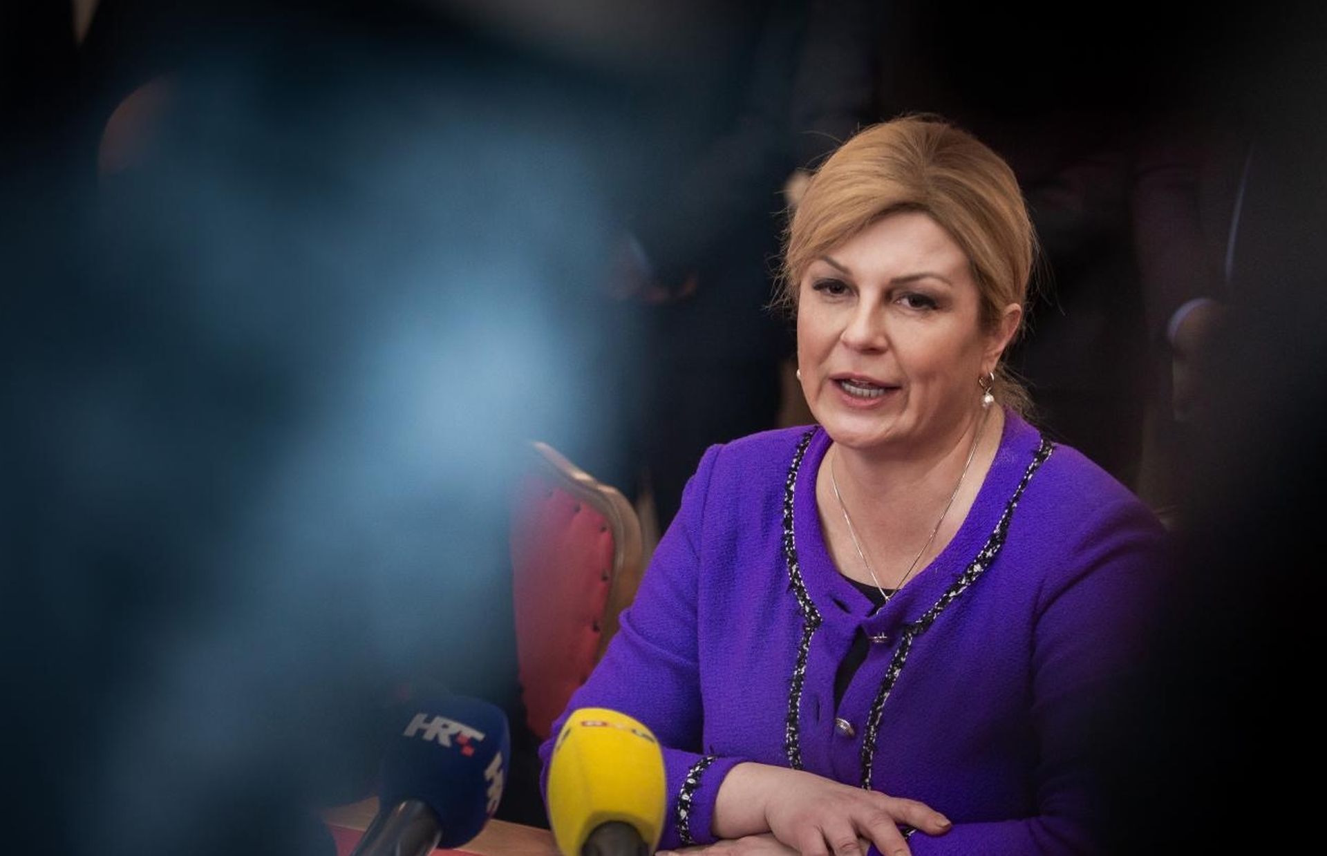 25.11.2019., Osijek - U svecanim prostorijama Osjecko-baranjske zupanije odrzalo se svecano potpisivanje ugovora o dodjeli bespovratnih sredstava i ugovora o sufinanciranju EU projekata. Ukupna vrijednost ugovora iznosi 573.244.177,00 kuna, a s korisnicima i partnerima ih potpisuju ministar zastite okolisa i energetike dr.sc. Tomislav Coric i generalni direktor Hrvatskih voda mr.sc. Zoran Djurokovic. Potpisivanju su nazocili  predsjednica Republike Hrvatske Kolinda Grabar Kitarovic i zupan van Anusic. Photo: Davor Javorovic/PIXSELL