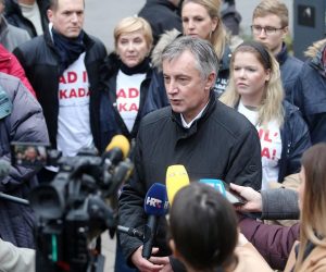 27.11.2019., Zagreb - Predsjednicki kandidat Miroslav Skoro obisao je stand za prikupljanje potpisa podrske kandidaturi i dao izjavu za medije.  
Photo: Dalibor Urukalovic/PIXSELL