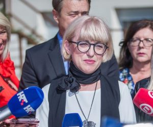 30.09.2019., Djakovo - Ministarstvo za demografiju, obitelj, mlade i socijalnu politiku odrzalo je konferenciju za medije na temu fizicka i tehnicka zastita djelatnika, status sluzbene osobe, najava strucnog usavrsavanja "Proaktivni modeli profesionalnog osnazivanja" te najava poticanja strukovne rasprave o mogucnostima i modalitetima zastitite socijalnih radnika na terenu.  Photo: Davor Javorovic/PIXSELL