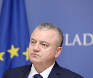 31.10.2019., Zagreb - Nakon sjednice Vlade na kojoj se raspravljalo o prijedlogu proracuna za 2020. godinu odrzana je konferencija za medije. ministar gospodarstva, poduzetnistva i obrta Darko Horvat Photo: Patrik Macek/PIXSELL