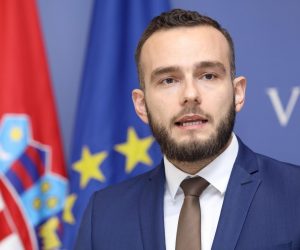 31.10.2019., Zagreb - Nakon sjednice Vlade na kojoj se raspravljalo o prijedlogu proracuna za 2020. godinu odrzana je konferencija za medije. Ministar rada i mirovinskog sustava Josip Aladrovic Photo: Patrik Macek/PIXSELL