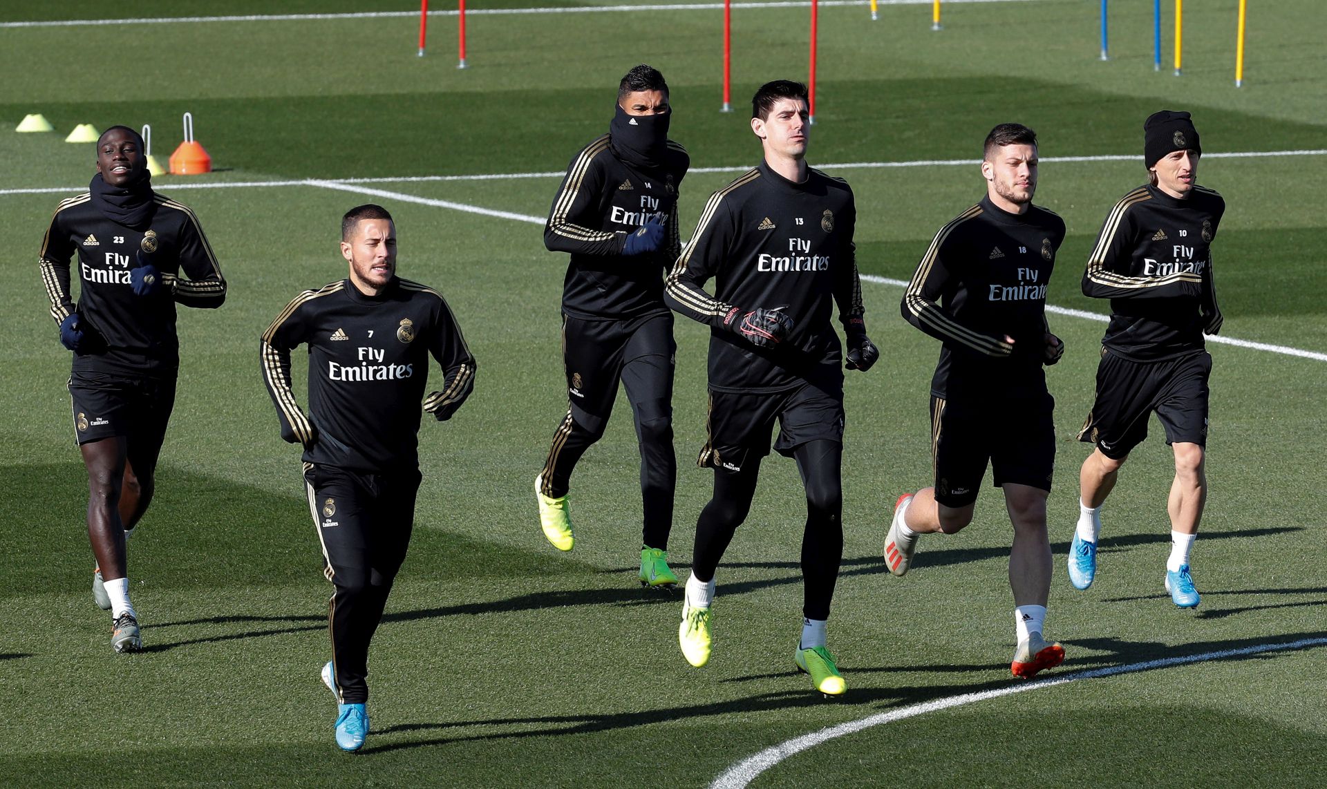 epa07980983 (L-R) Real Madrid's players Eder Militao, Eden Hazard, Casemiero, Thibaut Courtois, Luka Kovic and Luka Modric take part in a training session at Valdebebas sports city in Madrid, Spain, 08 November 2019. Real Madrid will face SD Eibar in a Spanish LaLiga soccer match on 09 November.  EPA/CHEMA MOYA