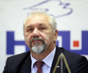 Zagreb, 28.11.2019 - Sporazum o suradnji potpisali su Hrvatska stranka umirovljenika, Blok umirovljenici zajedno, Umirovljenici Slavonije i Baranje i Demokratska stranka umirovljenika. Na slici predsjednik Hrvatske stranke umirovljenika (HSU) Silvano Hrelja.
foto HINA/ Damir SENCAR/ ds